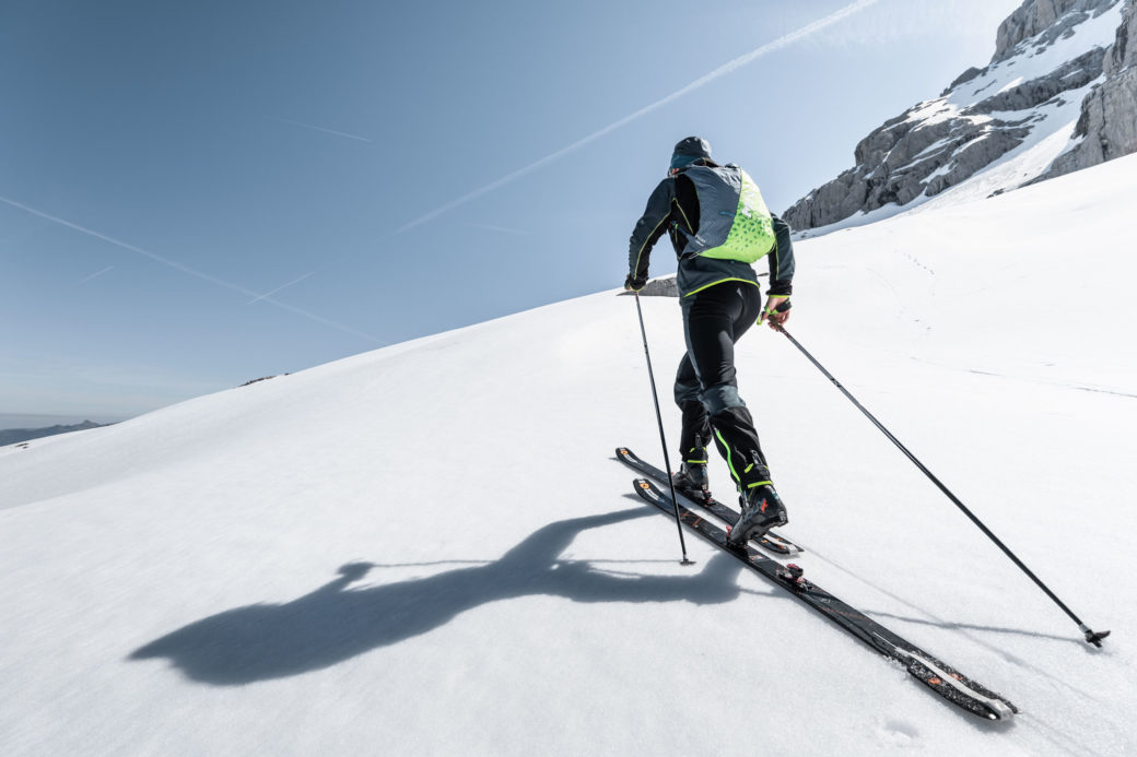 Plecak skitourowy Pierra 25 w akcji (fot. Clement Hudry)