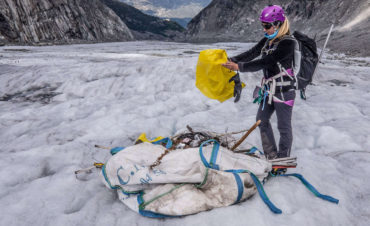 Akcja sprzątania lodowca (fot. millet.fr)