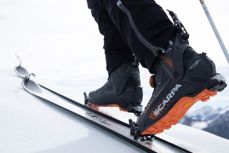 Buty skitourowe Scarpa F1 LT Carbon na podejściu (fot. scarpa.it)