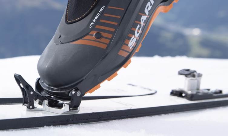 Buty skitourowe Scarpa F1 LT Carbon świetnie współpracują z wiązaniami pinowymi (fot. scarpa.net)