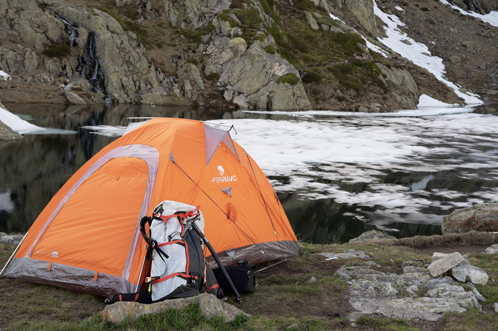 Plecak Ferrino Instinct 65+15 oraz namiot Ferrino Blizzard dedykowane są do wspinaczki wysokogórskiej (fot. ferrino)