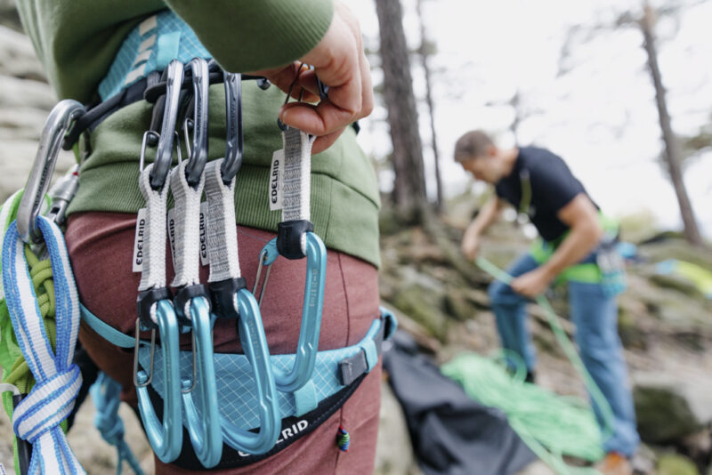 Uprząz biodrowa jest powszechna we wspinaczce sportowej (fot. edelrid.com)