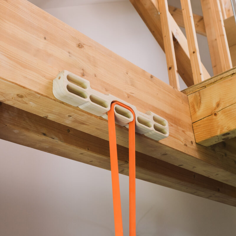 Chwytotablica drewniana YY Vertical Verticalboard Light pozwala na trening z gumą (fot. YY Vertical)