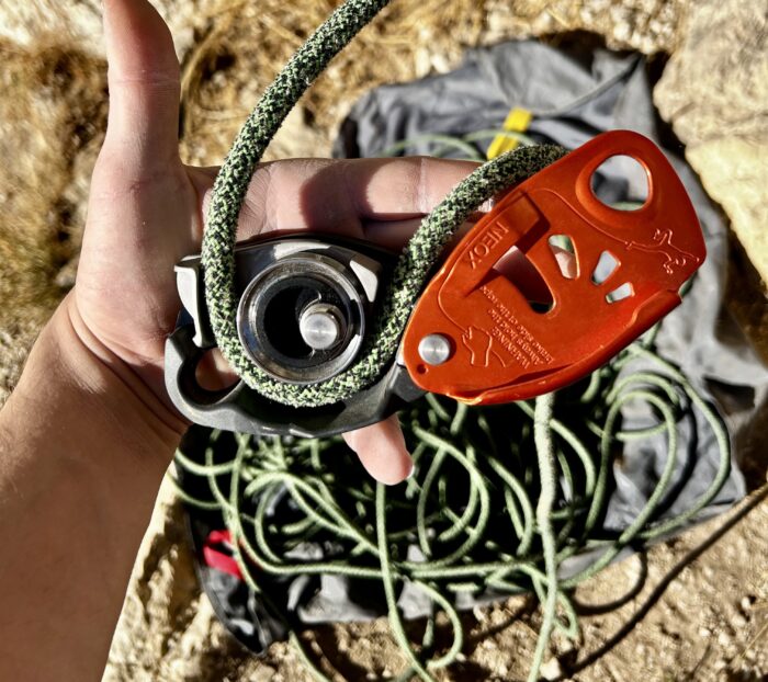 Przyrząd do asekuracji Petzl Neox (fot. Maks Parys)